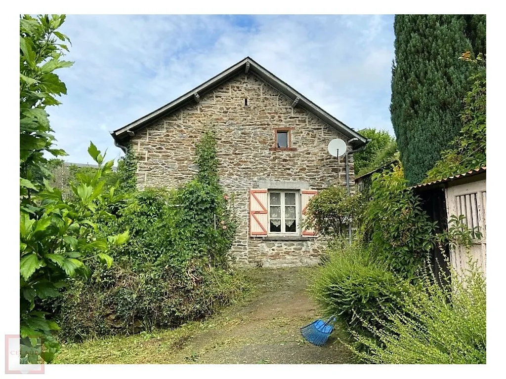 MAISON EN PIERRE AVEC 1600M&sup2; DE TERRAIN