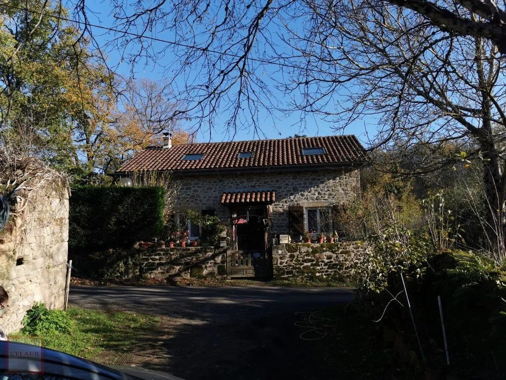 MAISON EN PIERRE ET SON FOUR A PAIN