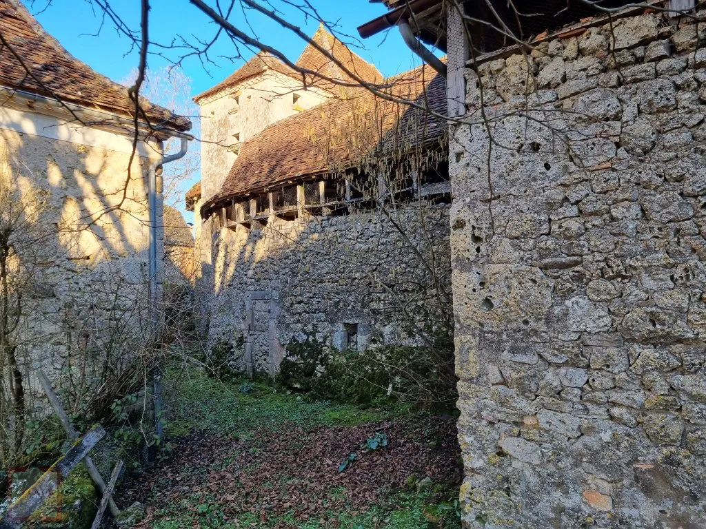 DEMEURE DE CARACTERE A RESTAURER