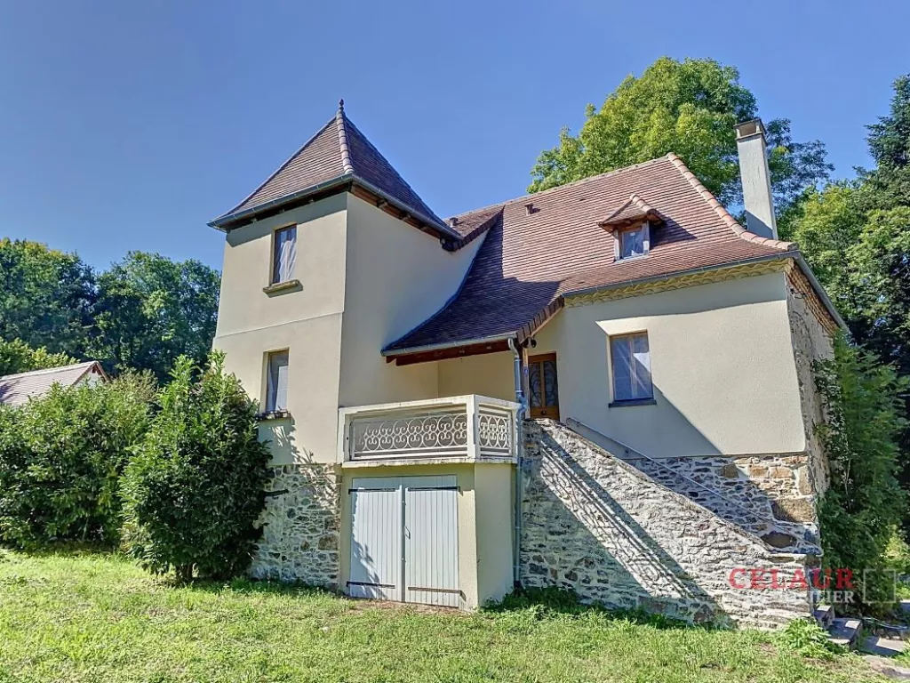 MAISON EN PIERRE RESTAUREE A 2 PAS DES COMMERCES