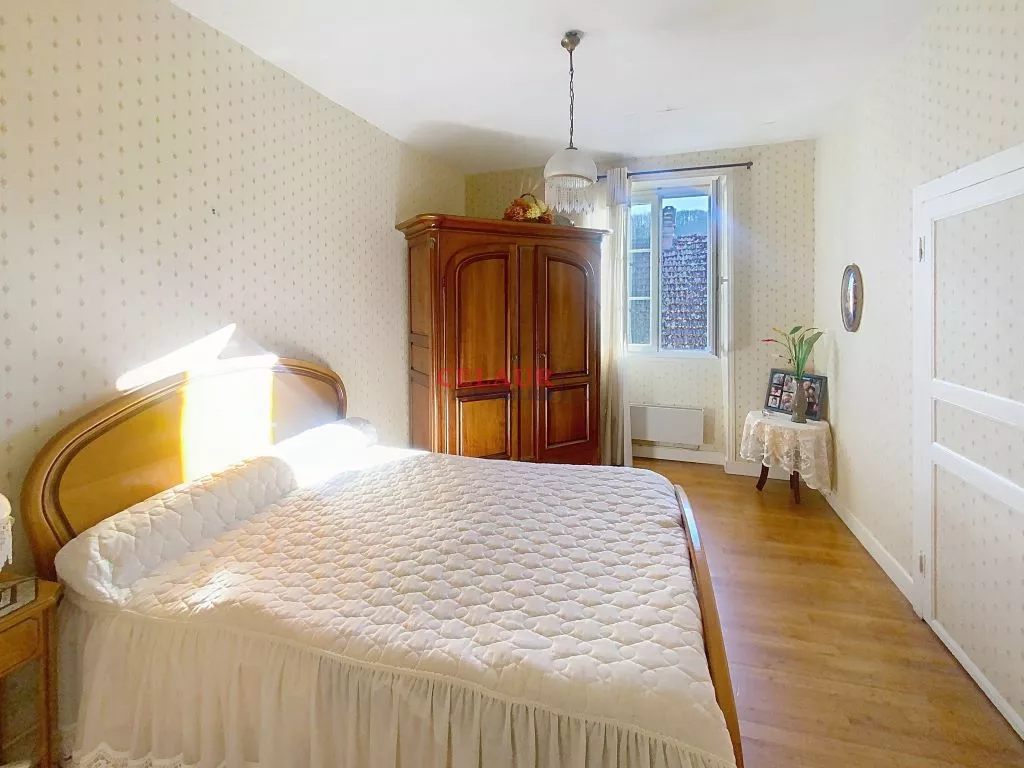 APPARTEMENT DANS IMMEUBLE DE CARACTERE