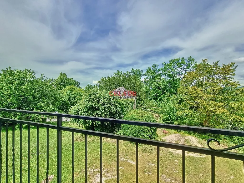 Villa en pierres s&egrave;ches avec vue panoramique .
