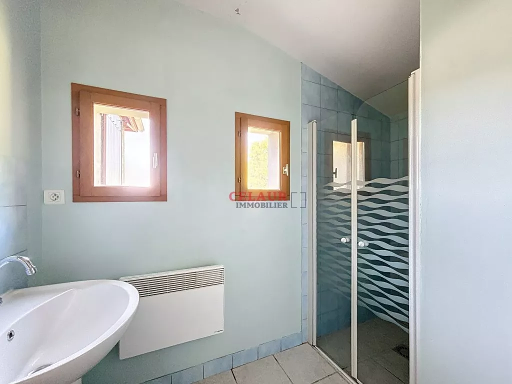 Maison pierre avec d&eacute;pendance et terrain