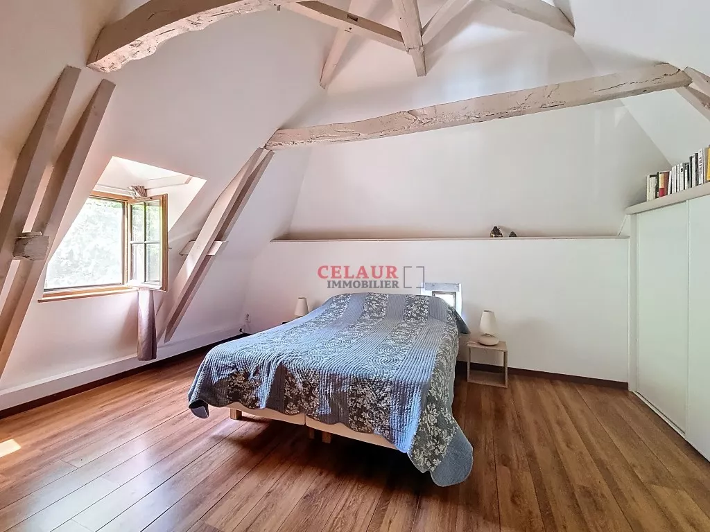 Ensemble immobilier en pierre avec piscine