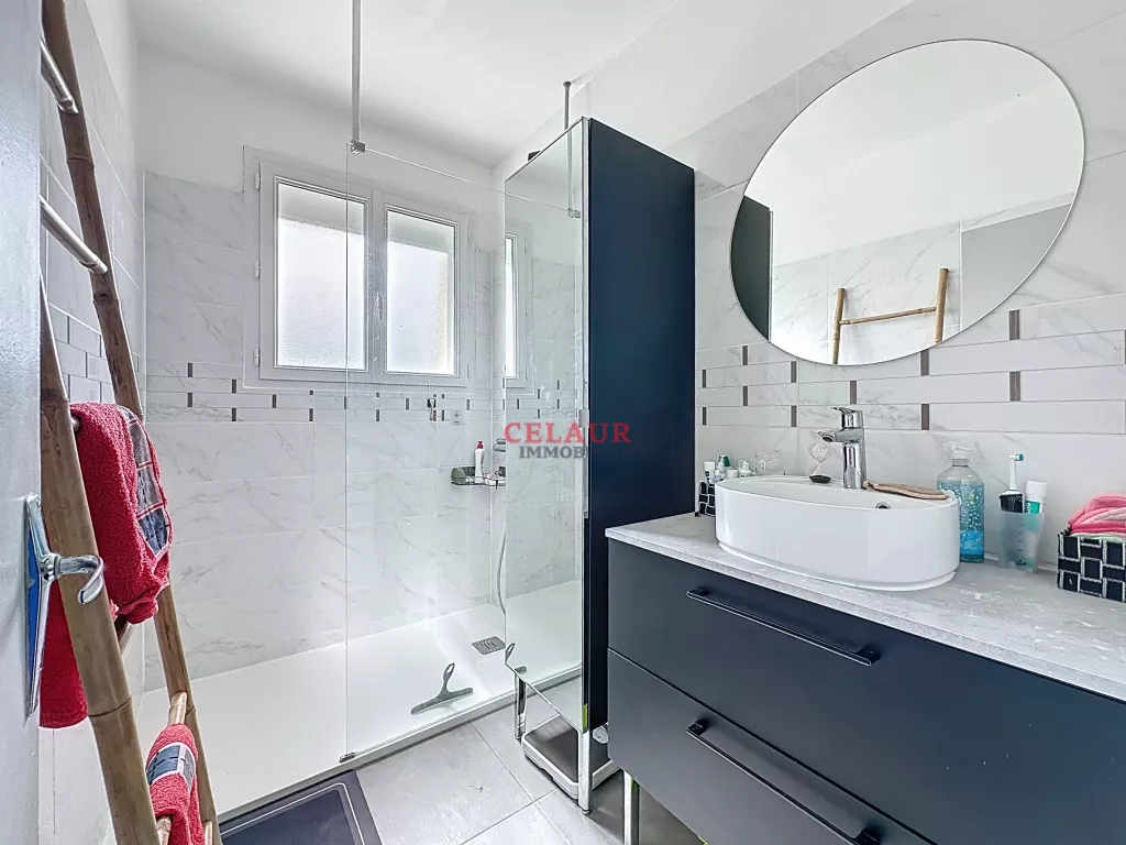 MAISON R&Eacute;NOV&Eacute;E DPE B &Agrave; LAGUENNE