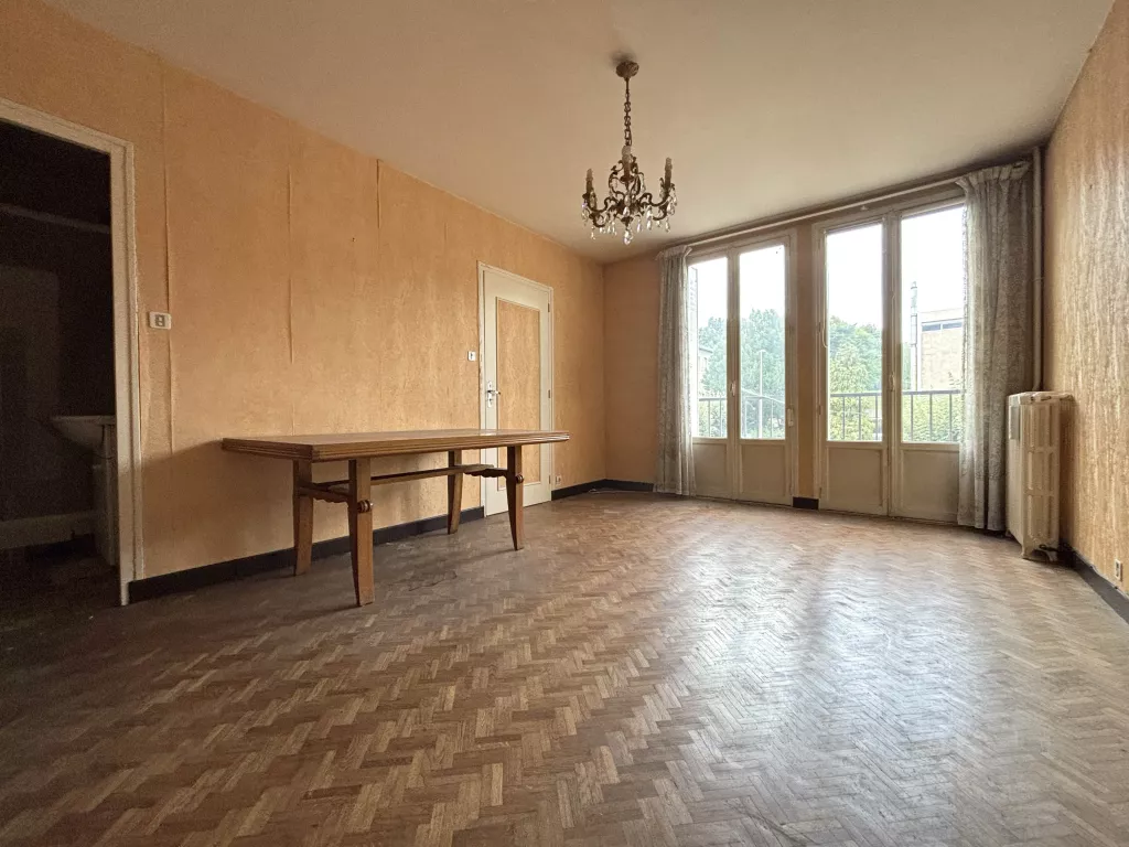 Appartement T3 lumineux &agrave; r&eacute;nover