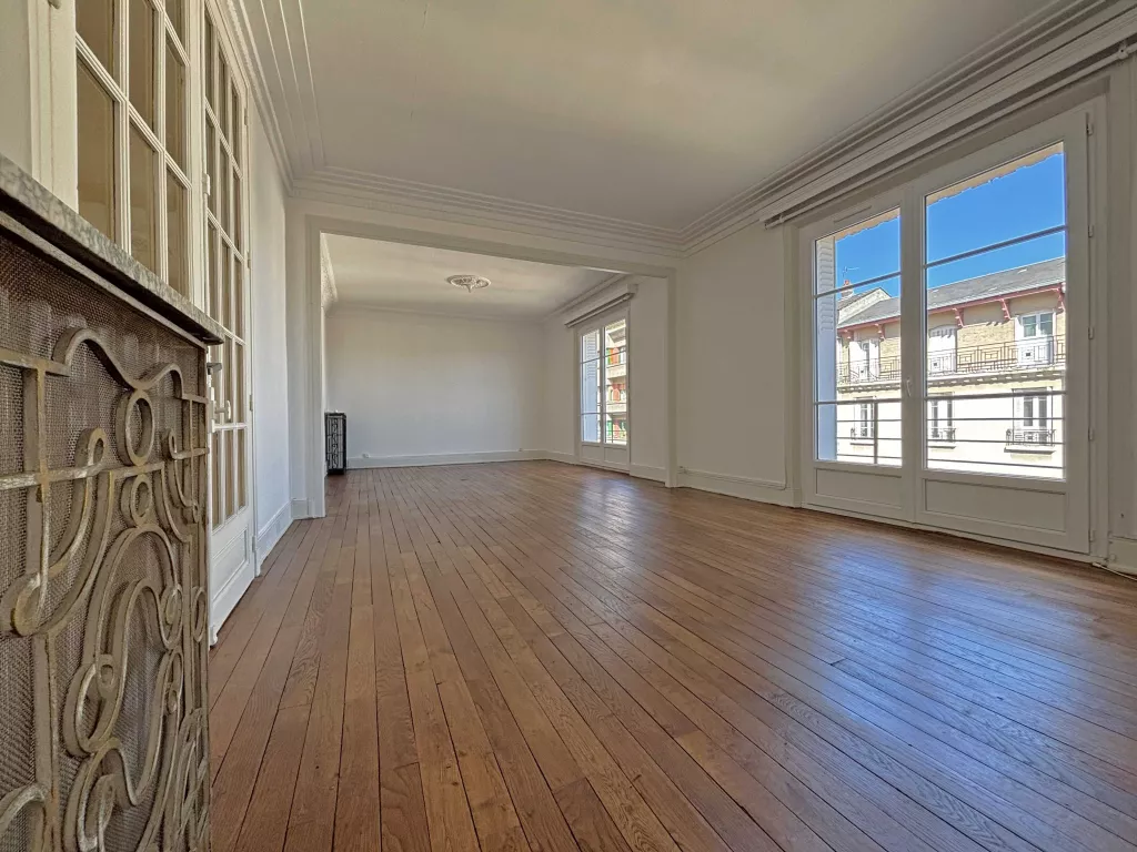 HYPER CENTRE APPARTEMENT T5 AVEC ASCENSEUR