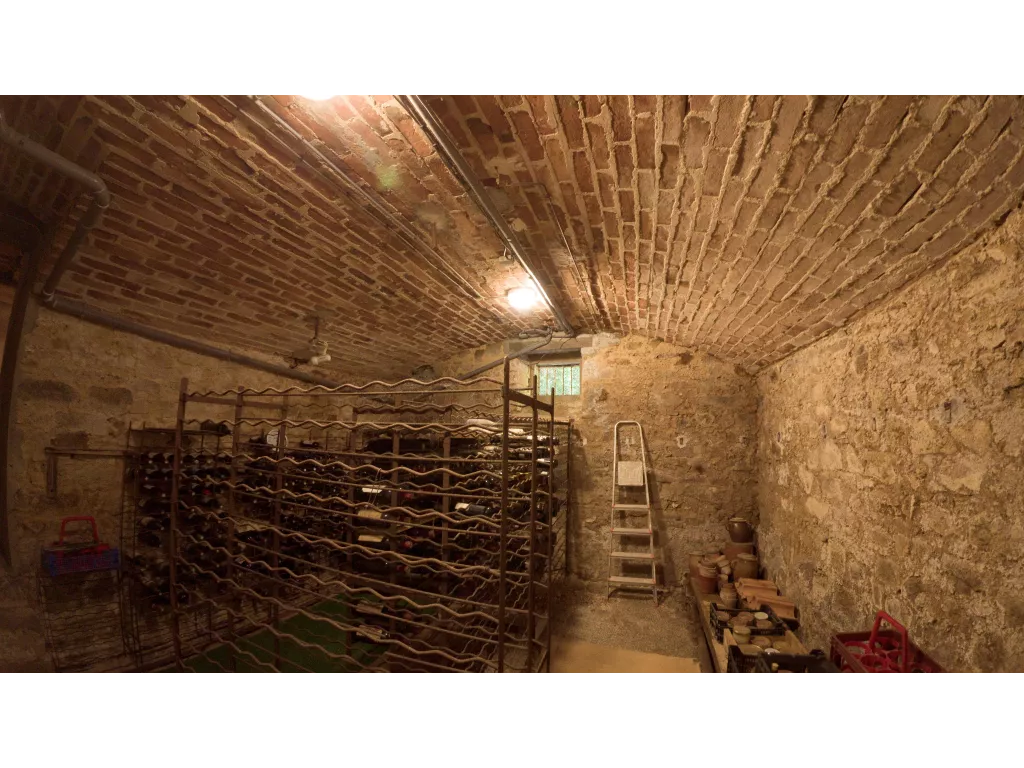 Maison de ma&icirc;tre sur plus de 5 hectares