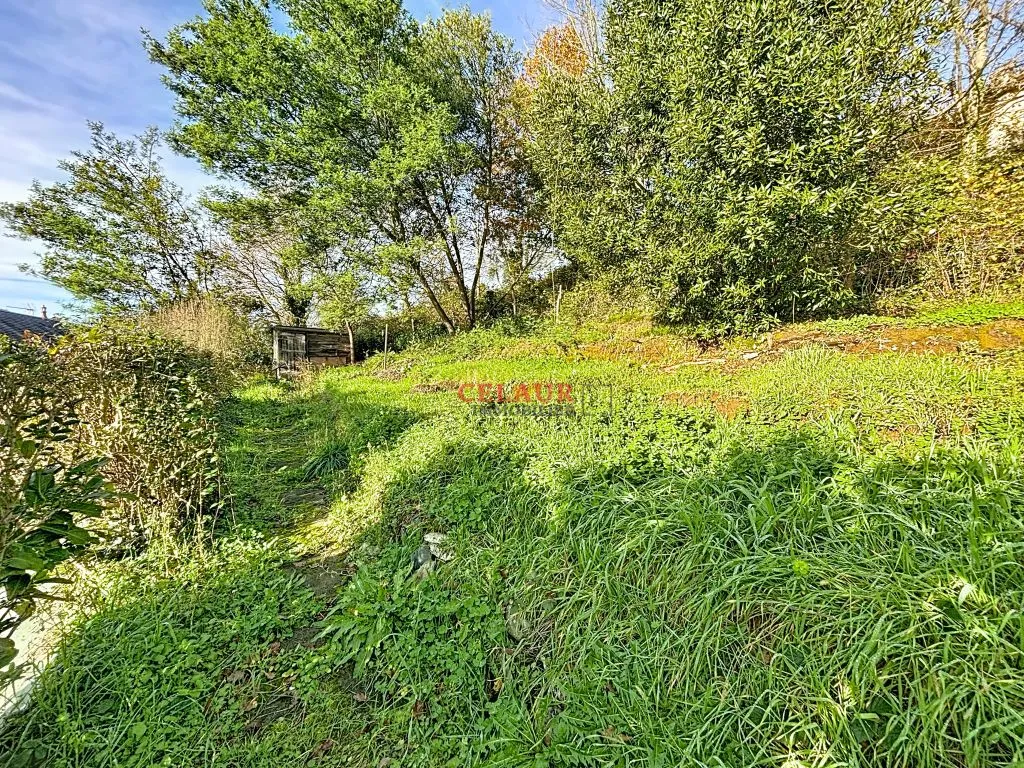 IMMEUBLE DE 2 APPARTEMENTS AVEC JARDIN