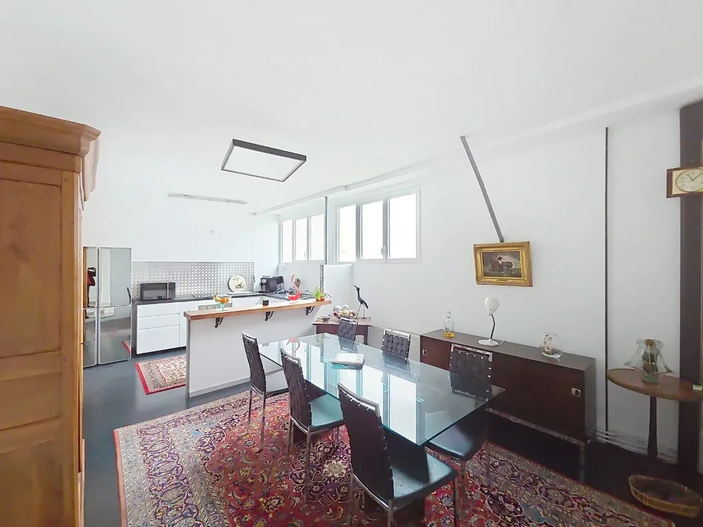 Maison avec grand atelier-garage