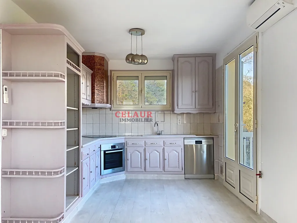 APPARTEMENT SPACIEUX SUR LES HAUTEURS DE TULLE