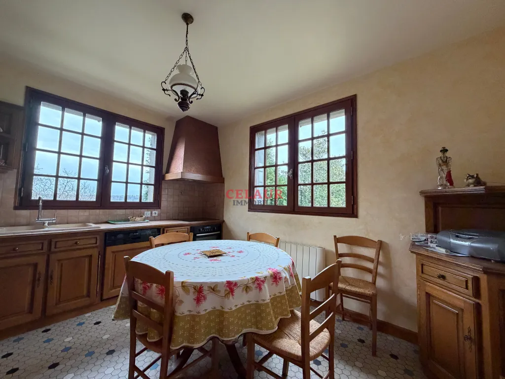 Maison de bourg en campagne avec garage et terrain