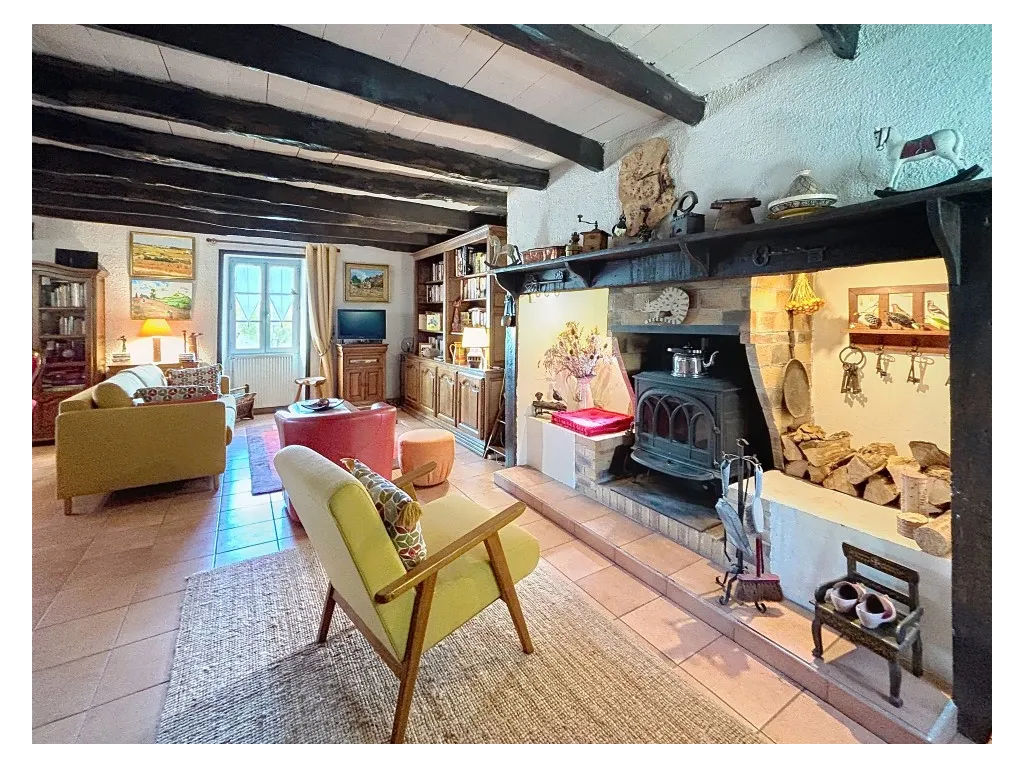 Maison en pierre avec vue