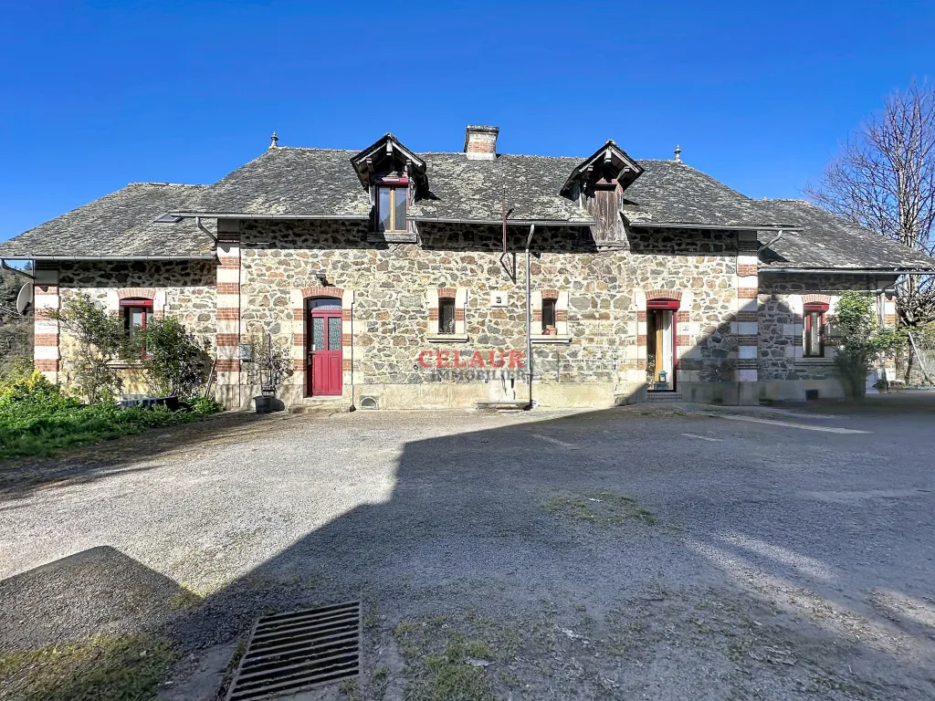 MAISON FAMILIALE R&Eacute;NOV&Eacute;E AVEC VUE