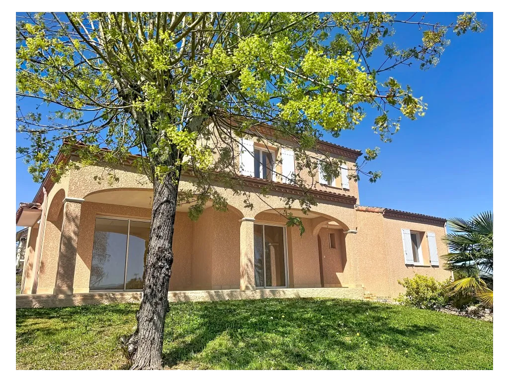 Maison proven&ccedil;ale proche bourg