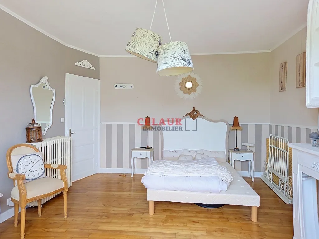 Maison de 6 pi&egrave;ces de 243 m&sup2; &agrave; Lubersac