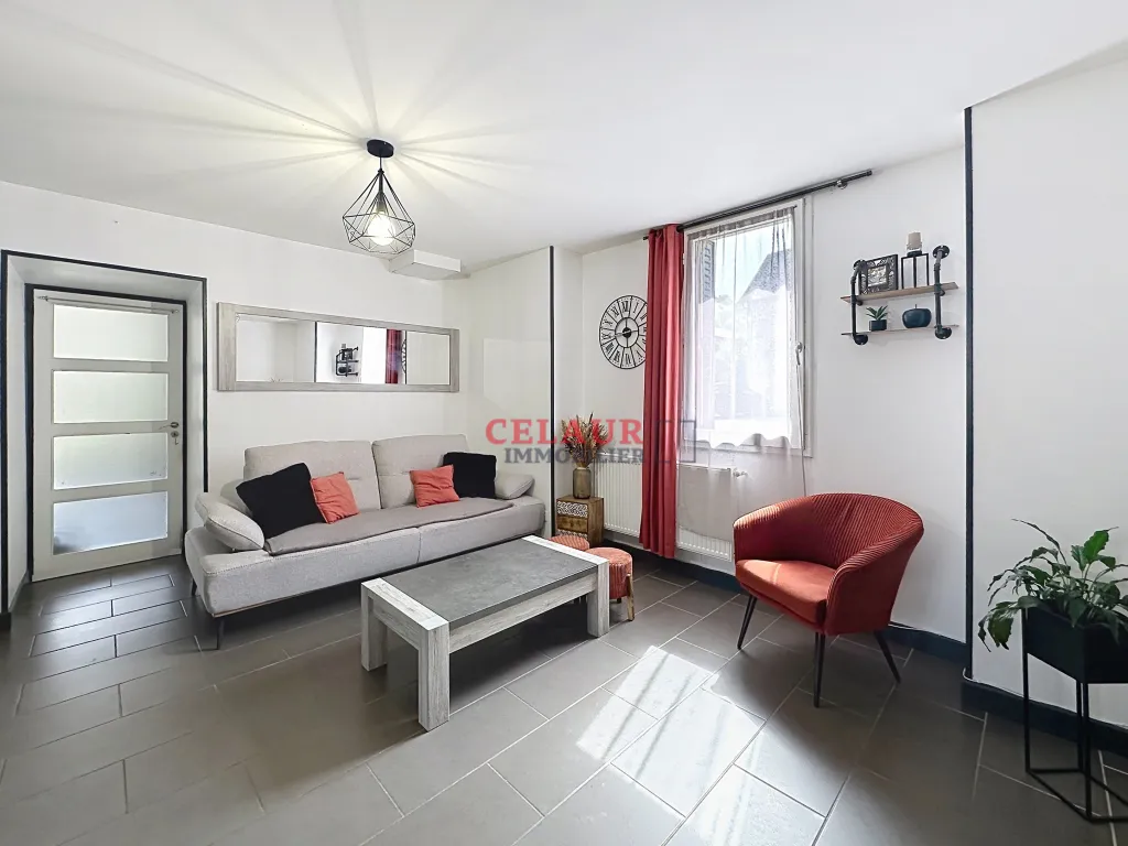 MAISON DE BOURG R&Eacute;NOV&Eacute;E &Agrave; LAGUENNE