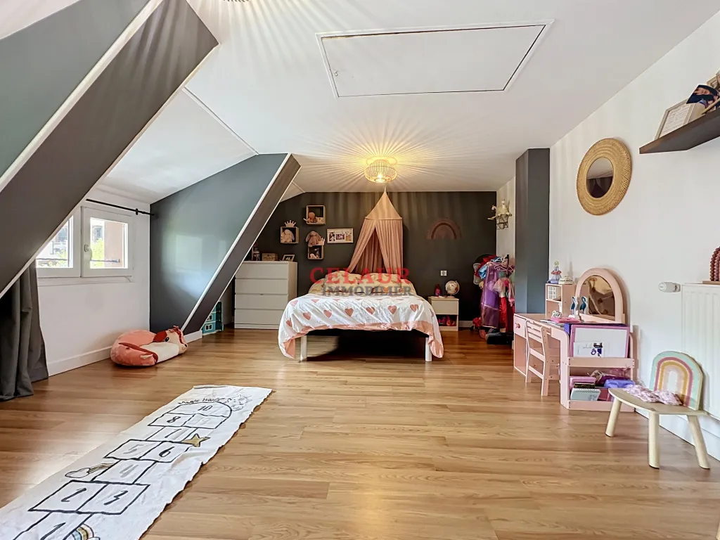 MAISON DE BOURG R&Eacute;NOV&Eacute;E &Agrave; LAGUENNE