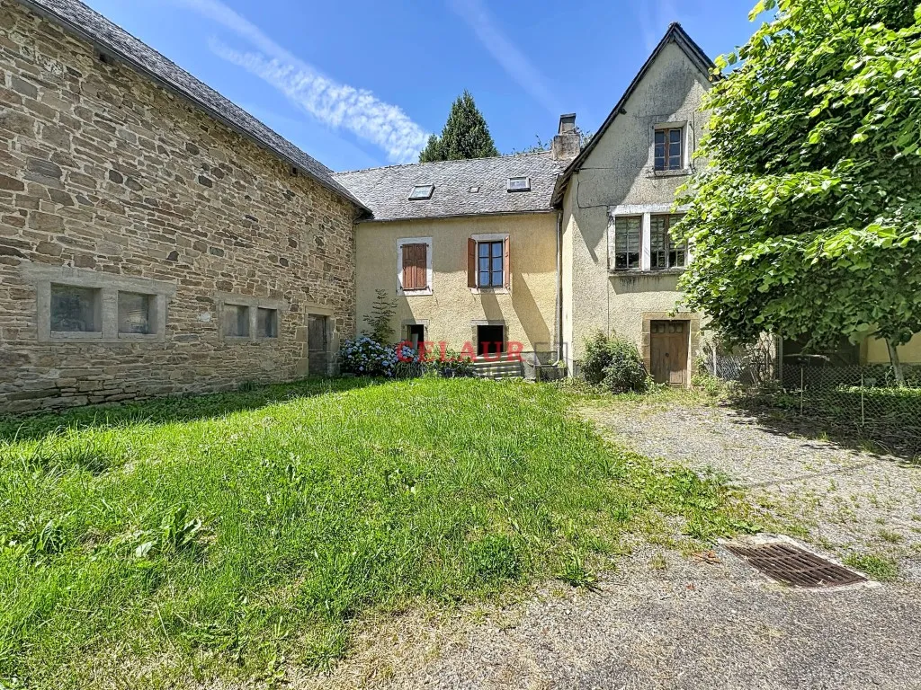 PROPRIETE EN PIERRE AVEC GRANGE A RESTAURER
