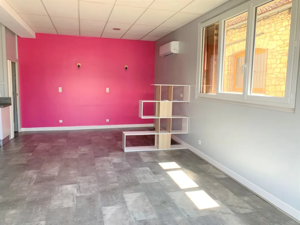 LOCAL COMMERCIAL